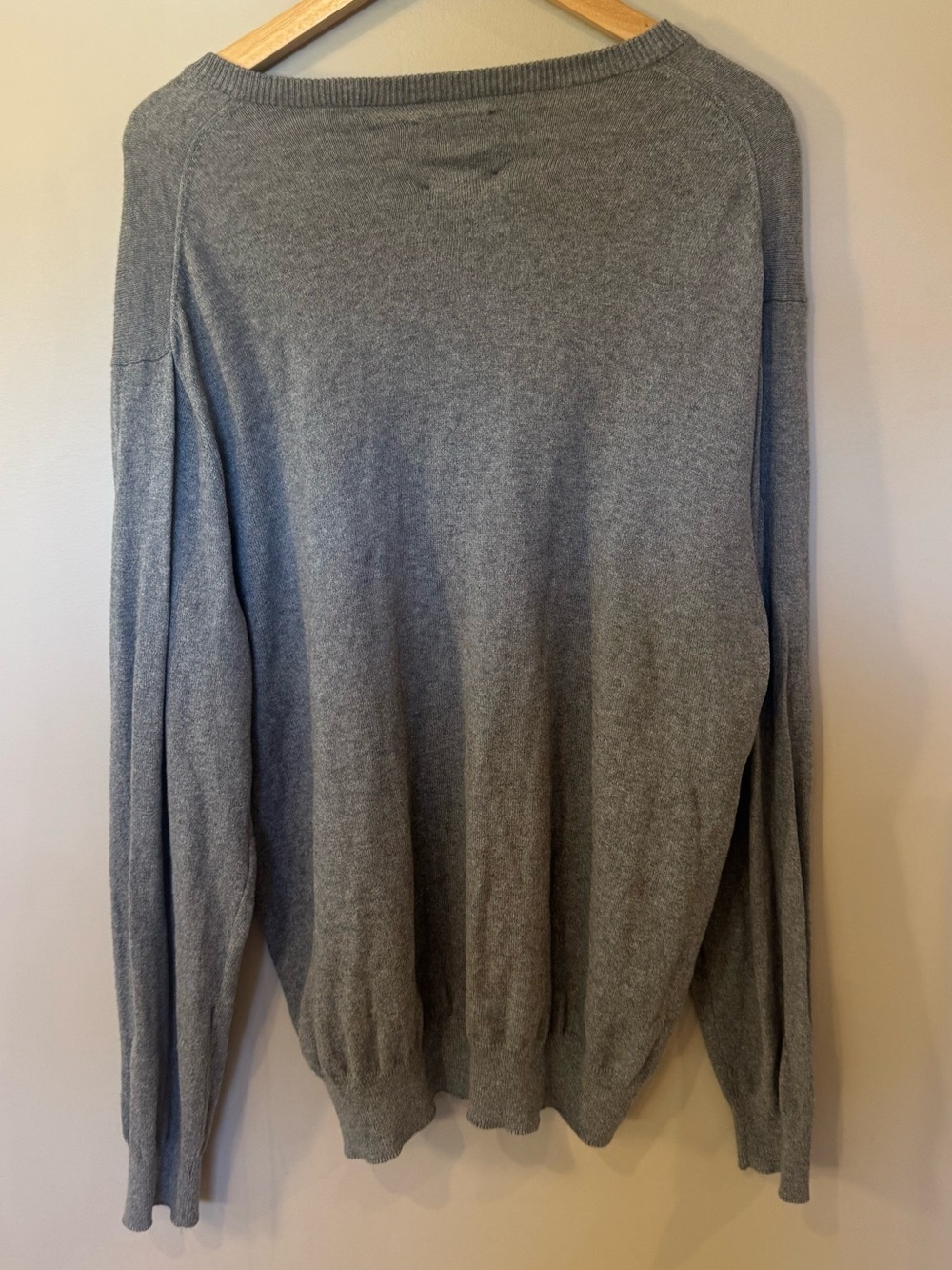 Chaps Men's Light Grey V-Neck Sweater - Picture 4 of 9